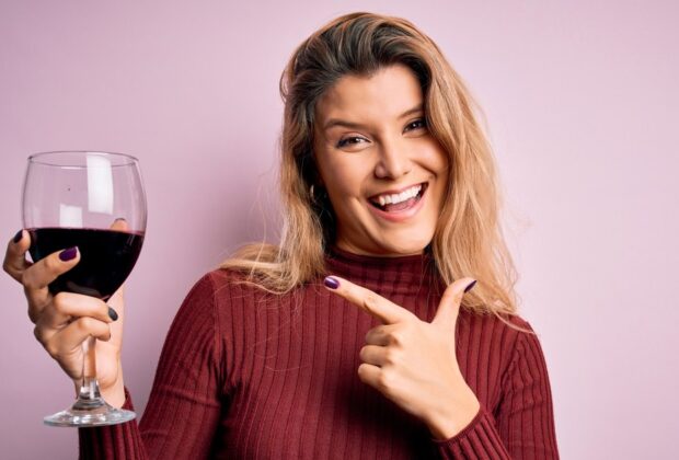 Ce se întâmplă în corpul nostru dacă bem zilnic un pahar cu vin. Efectele, explicate de cercetători