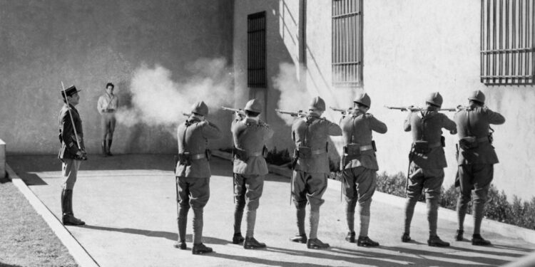 Cine a fost ultimul român condamnat la moarte în epoca Ceaușescu și cum a ajuns în fața plutonului de execuţie