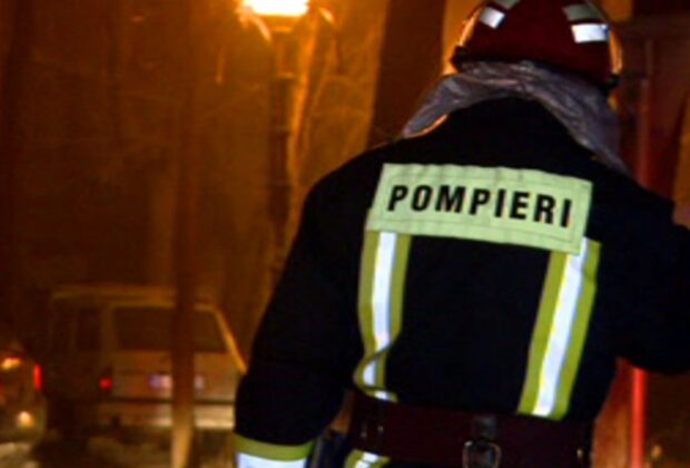 Situație critică într-un bloc din Tulcea după ce podeaua unui apartament s-a surpat. Pompierii intervin de urgență