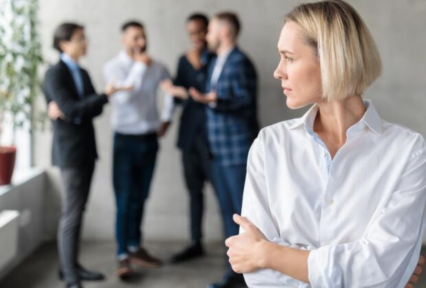 Violența și hărțuirea la serviciu, definite prin lege. Guvernul introduce obligații stricte pentru angajatori