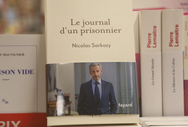 Sarkozy și-a lansat cartea „Jurnalul unui prizonier”, în care descrie cele 20 de zile petrecute în închisoare
