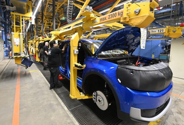 Germania se confruntă cu o „furtună perfectă”. Numai în sectorul auto, s-au pierdut 50.000 de locuri de muncă