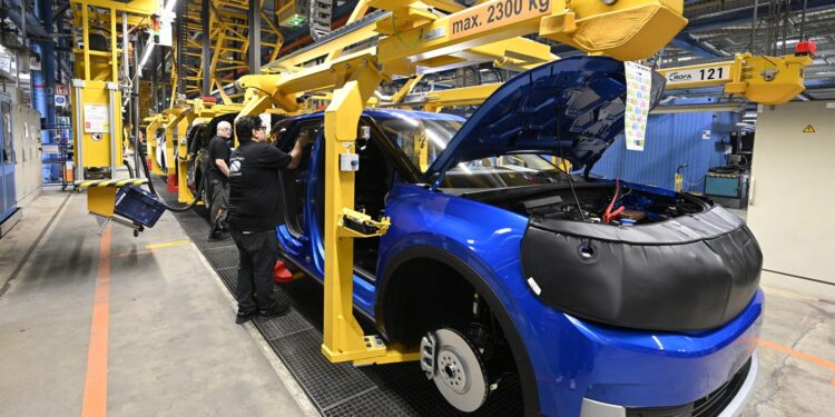 Germania se confruntă cu o „furtună perfectă”. Numai în sectorul auto, s-au pierdut 50.000 de locuri de muncă