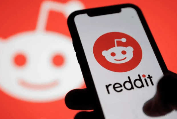 Reddit începe testarea profilurilor verificate pentru a creşte transparenţa pe platformă