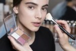 Prețurile machiajului profesional explodează înainte de Revelion: Cât plătesc româncele pentru look-ul perfect