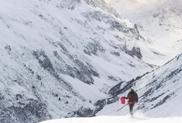 Intervenție Salvamont în Munții Făgăraș: Un turist a fost grav rănit