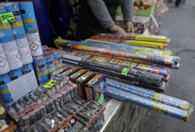 Doi frați de 8 și 10 ani fost grav răniți după ce s-au jucat cu o petardă. Au suferit leziuni în urma exploziei