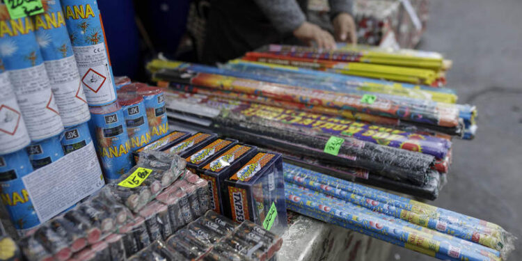 Doi frați de 8 și 10 ani fost grav răniți după ce s-au jucat cu o petardă. Au suferit leziuni în urma exploziei