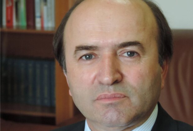 Tudorel Toader rupe tăcerea despre Legile justiției și anunță o carte de memorii: presiuni din prima zi, Dragnea insista, manevre în Comisia Iordache