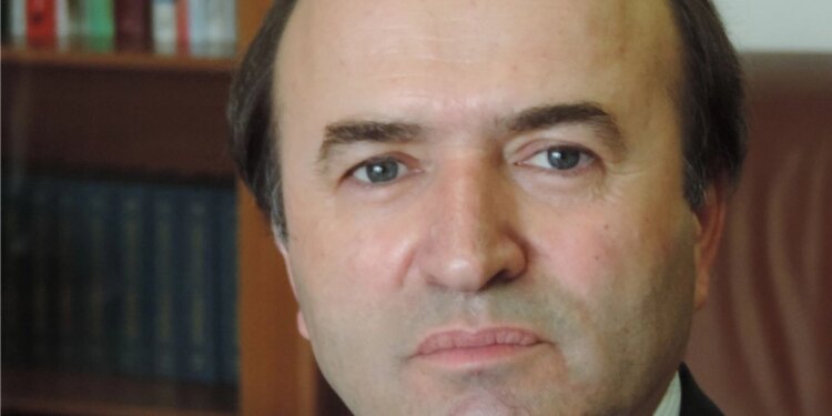 Tudorel Toader rupe tăcerea despre Legile justiției și anunță o carte de memorii: presiuni din prima zi, Dragnea insista, manevre în Comisia Iordache