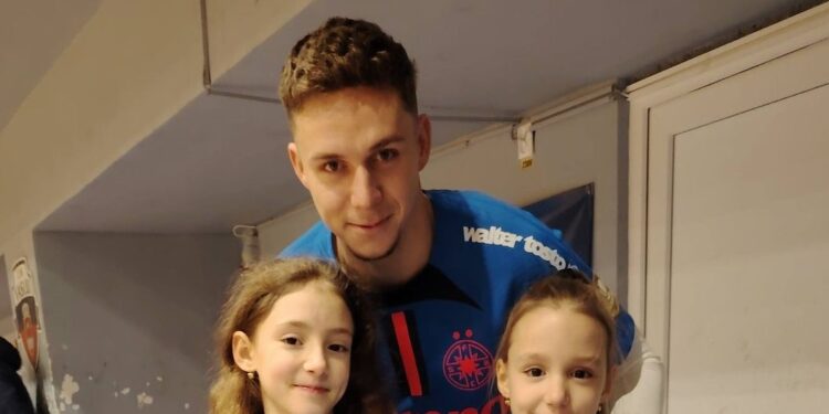 Louis Munteanu, făcut praf în Scoția: „Extrem de neprofesionist, așa ceva nu se tolerează! Imaginați-vă dacă era la Celtic și îmbrăca tricoul lui Rangers!”