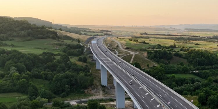 Autostrăzile ocolesc aproape jumătate din județele României. Harta „zonelor defavorizate” de infrastructură rutieră