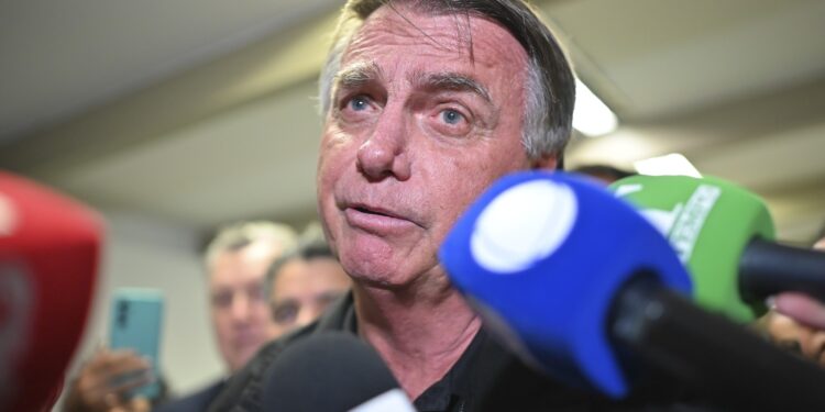 Jair Bolsonaro, operat pentru a scăpa de sughiţuri