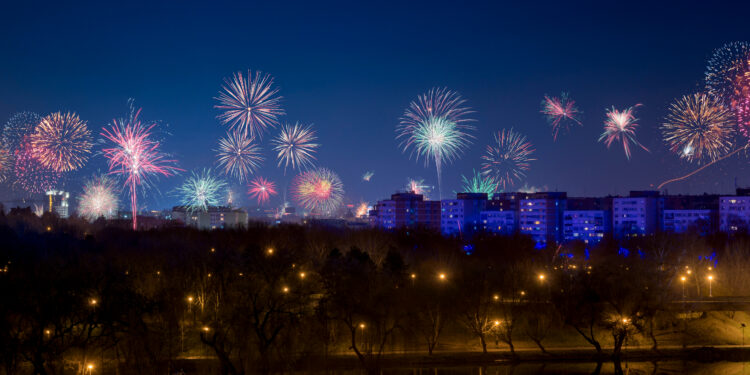 Cum va fi vremea de Revelion 2026. Val de aer polar în România. Unde va ninge în noaptea dintre ani
