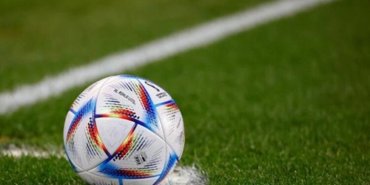 Un fotbalist de 18 ani luptă pentru viața sa după ce a fost înjunghiat. Doi atacatori minori s-au predat