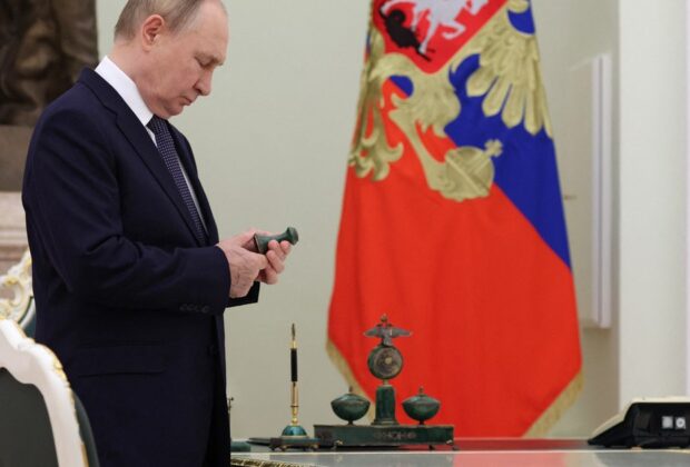 Cum a reușit Putin să-și controleze oligarhii folosindu-se de sancțiunile occidentale: mai bogați, dar mai supuși