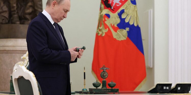 Cum a reușit Putin să-și controleze oligarhii folosindu-se de sancțiunile occidentale: mai bogați, dar mai supuși