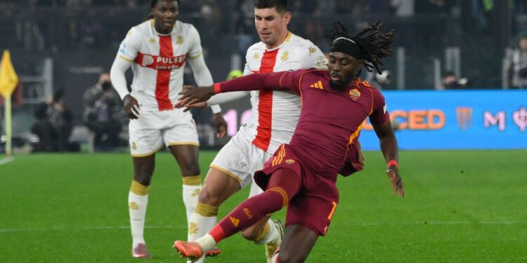 Gafă incredibilă în apărarea lui Genoa! Echipa lui Dan Șucu, iertată de Roma după 0-3 la pauză