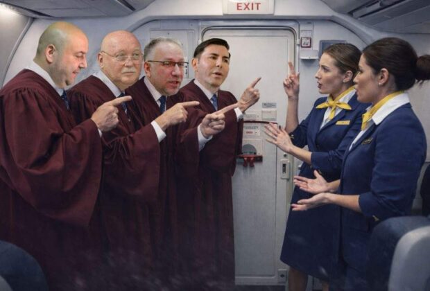 Patru judecători CCR încearcă să sară dintr-un avion în zbor ca să-i blocheze aterizarea