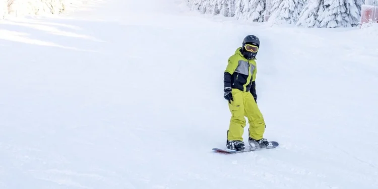 Sezonul de schi în Poiana Brașov se deschide vineri