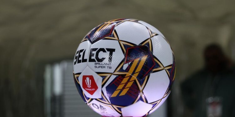 Transferuri pe bandă rulantă pentru o echipă din Superligă! A prezentat deja doi jucători: ”Mai aducem 2-3”