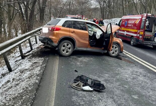 O șoferiță a intrat într-o mașină de pe contrasens: cinci persoane rănite și trafic blocat pe DN1, în Sibiu