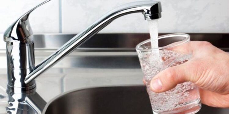 Consumul apei de la robinet, interzis în mai multe localități din Prahova. Care este motivul