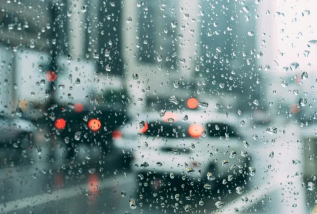 Ploaie îngheţată în mai multe zone! Freezing rain e unul dintre cele mai periculoase fenomene pentru trafic