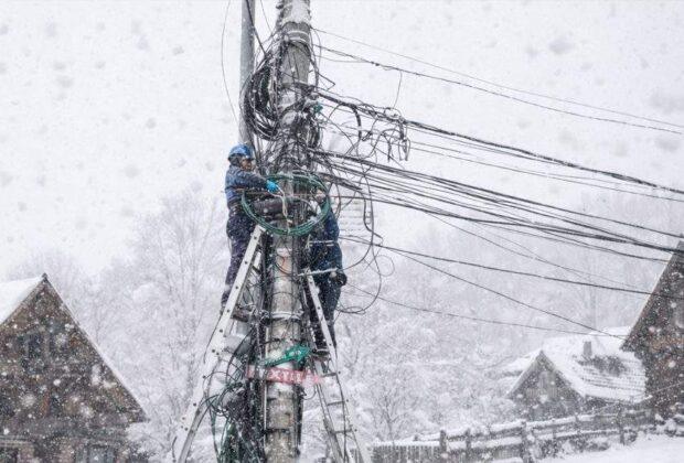 5000 de gospodării fără curent după ce gospodăria de la care furau curent a fost afectată de zăpezi