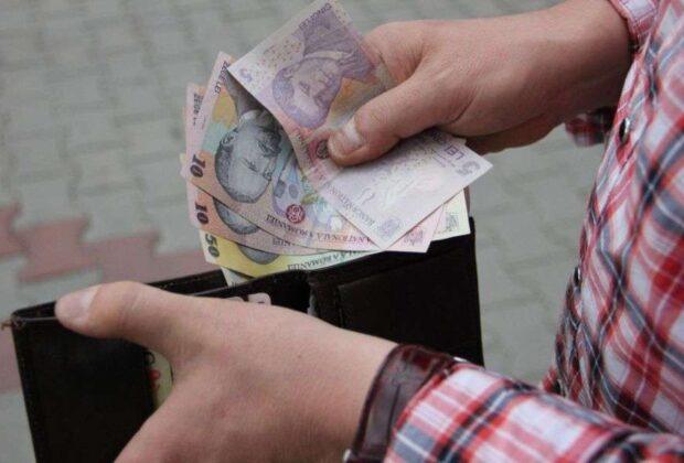 Mai e o zi până la salariu. Nu găsești un pet prin tomberoane și la Luca e coadă până la următorul Luca!