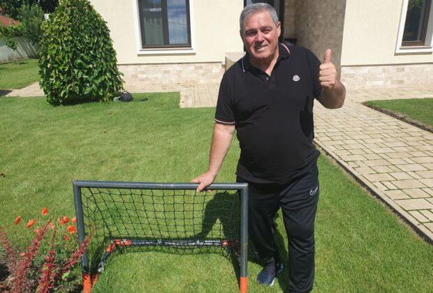 Povești incredibile de la Brașov: „Am zbughit-o cu Lăcătuș. Ne atacau cu furcile” + Ilie Dumitrescu „săpat” de jucători: „Nu mai cumpăra, bre, casetofon!”