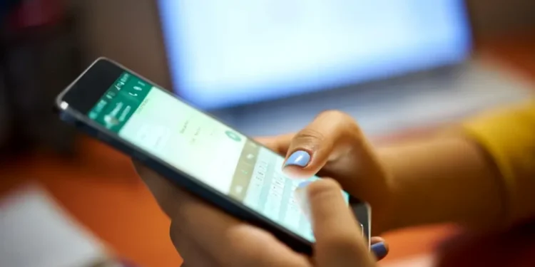 ‘Ai 3.200 de lei pe card?’ O nouă escrocherie foarte periculoasă se răspândește printre românii care folosesc WhatsApp
