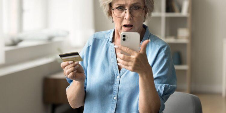 Unul din șapte oameni a căzut victimă înșelătoriilor online în 2025. Care sunt principalele canale de atac