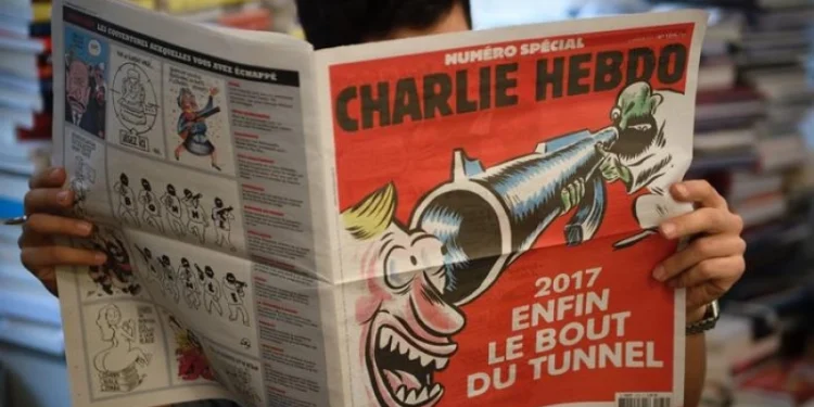 Plângere în justiţie împotriva revistei Charlie Hebdo după publicarea unei caricaturi despre incendiul de la Crans-Montana