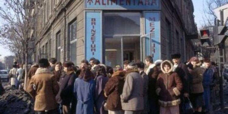 „Dieta” comunistă: cum a modelat regimul silueta românilor. Meniul anilor ’80, între „adidași de porc” și gusturile lui Ceaușescu