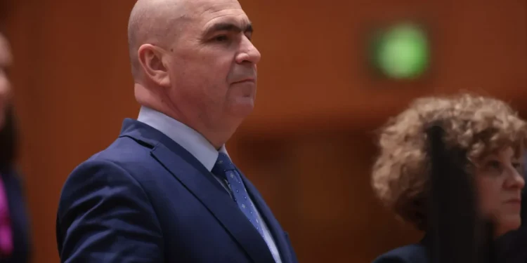 Ședință cu scântei în PNL. Premierul Ilie Bolojan refuză excepțiile privind concediile medicale și indemnizațiile: ‘Prefer să fiu omul rău din sală’ (surse)