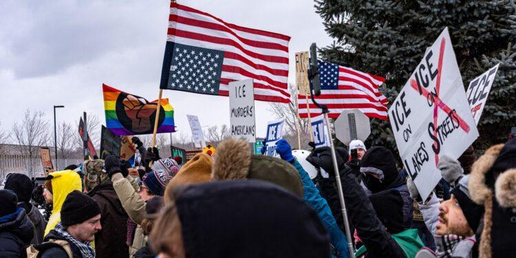 Interviu cu un român care trăiește de 20 de ani în Minnesota, unde Trump a spus că poate trimite armata. „Soluția pentru când vine întunericul? Încercăm să ne educăm copiii cu drag de oameni”
