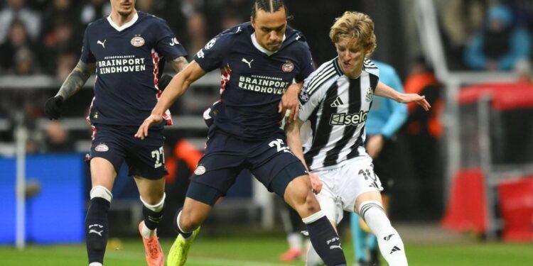 PSV, surclasată de Newcastle! Dennis Man a fost schimbat în minutul 62