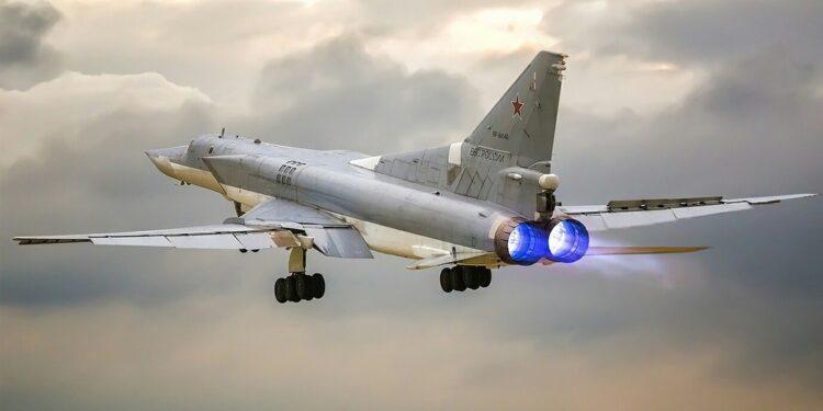Anunț făcut imediat după ce Putin i-a primit pe emisarii americani: Bombardiere strategice rusești Tu-22M3 și avioane de vânătoare, misiune de 5 ore