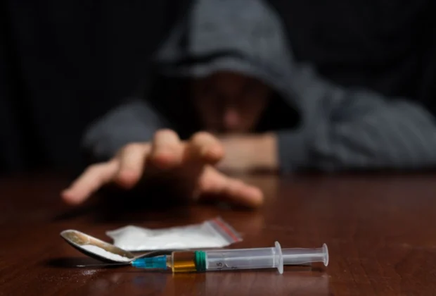 Dependența de droguri întunecă mintea tinerilor. Ajung să consume anestezice folosite în medicina veterinară pentru a opri sevrajul