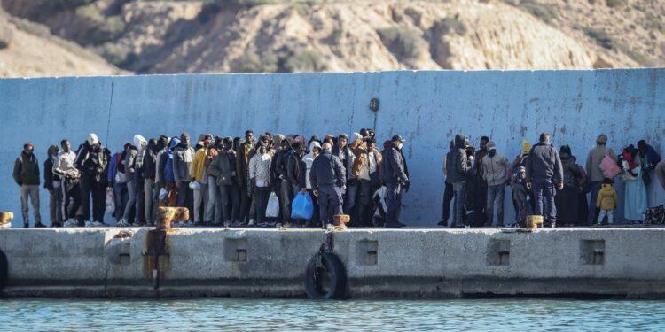 Grecia vrea să înăsprească pedepsele pentru migrația ilegală, cu închisoare pe viață și expulzări imediate. Zeci de ONG-uri critică proiectul