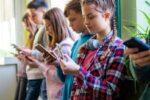 Aloooo! Rețelele sociale trebuie să fie interzis pentru bătrâni, nu pentru copii
