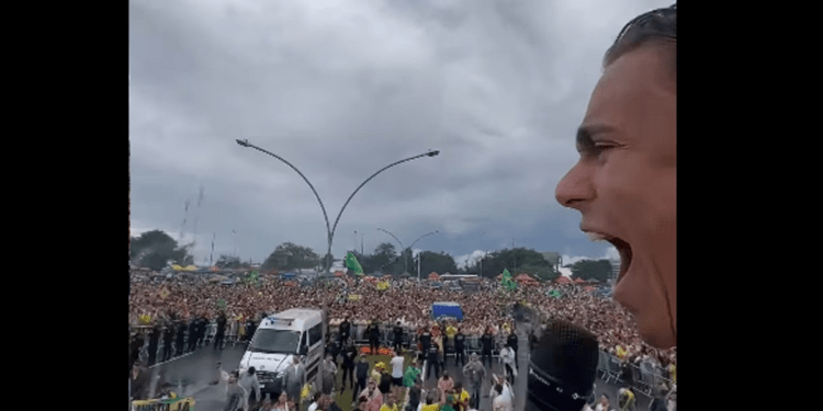 Un fulger a lovit în timpul unei manifestaţii pro-Bolsonaro: 89 oameni au fost răniţi