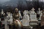 „Unde te-AI dus, Vasile?” Un cimitir din Olt e primul din lume cu bocitoare generate de AI