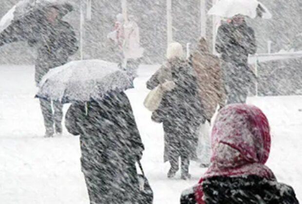 Avertizare din partea meteorologilor. Vreme geroasă şi ninsoare viscolită, până miercuri dimineaţa