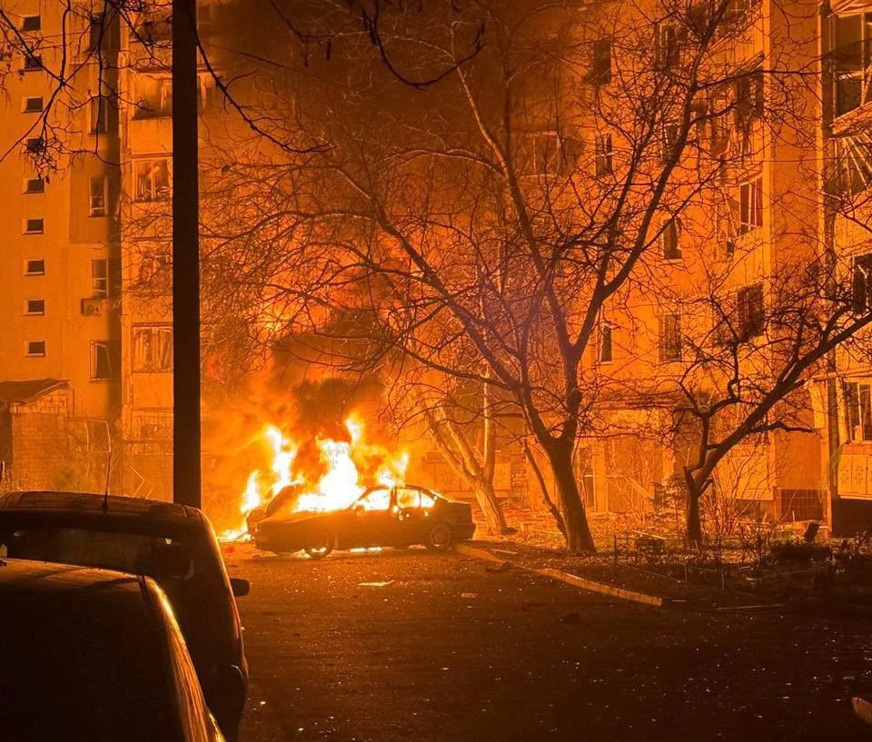 Incendii &icirc;n Kiev după atacul rusesc/FOTO:X