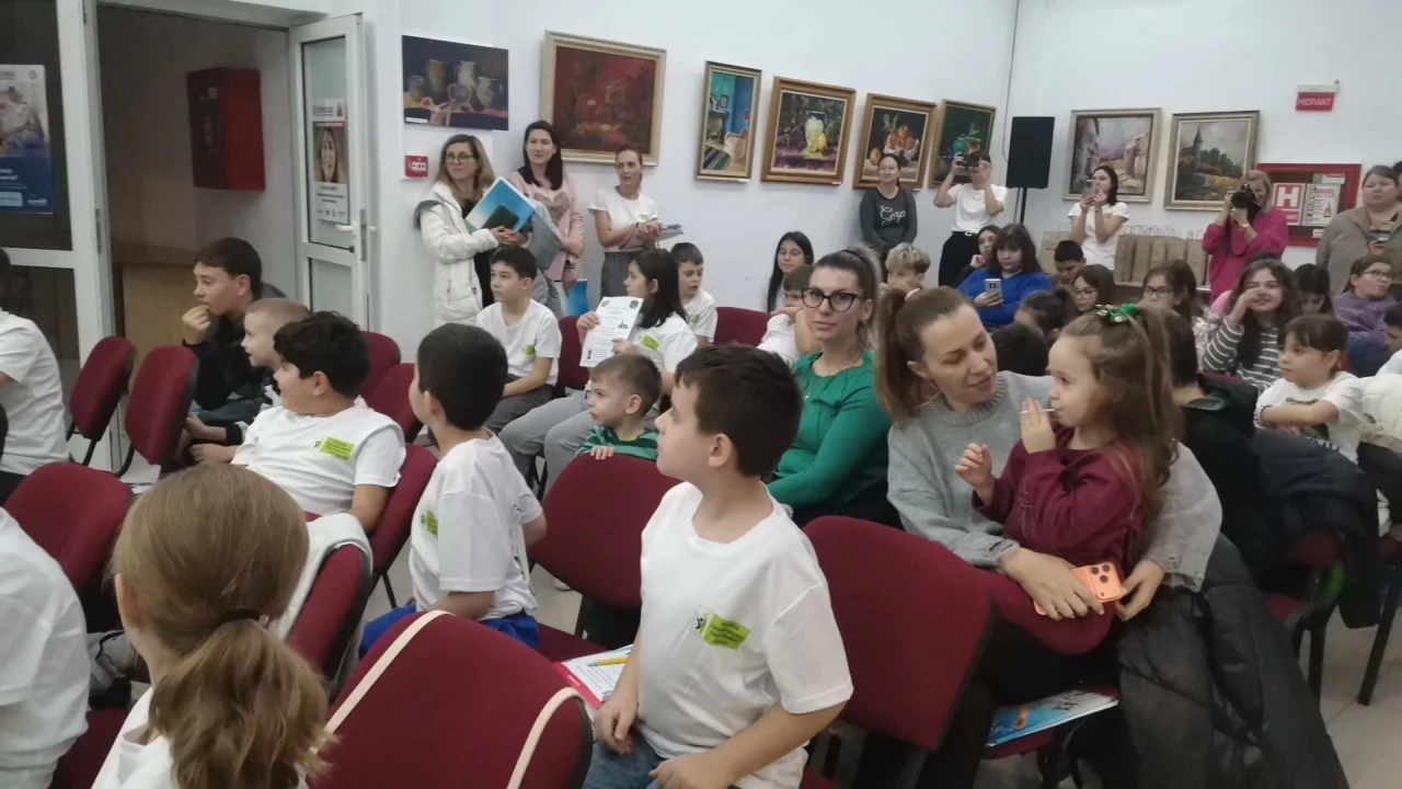 Copiii au venit &icirc;nsoțiți și de părinți FOTO: Alina Mitran