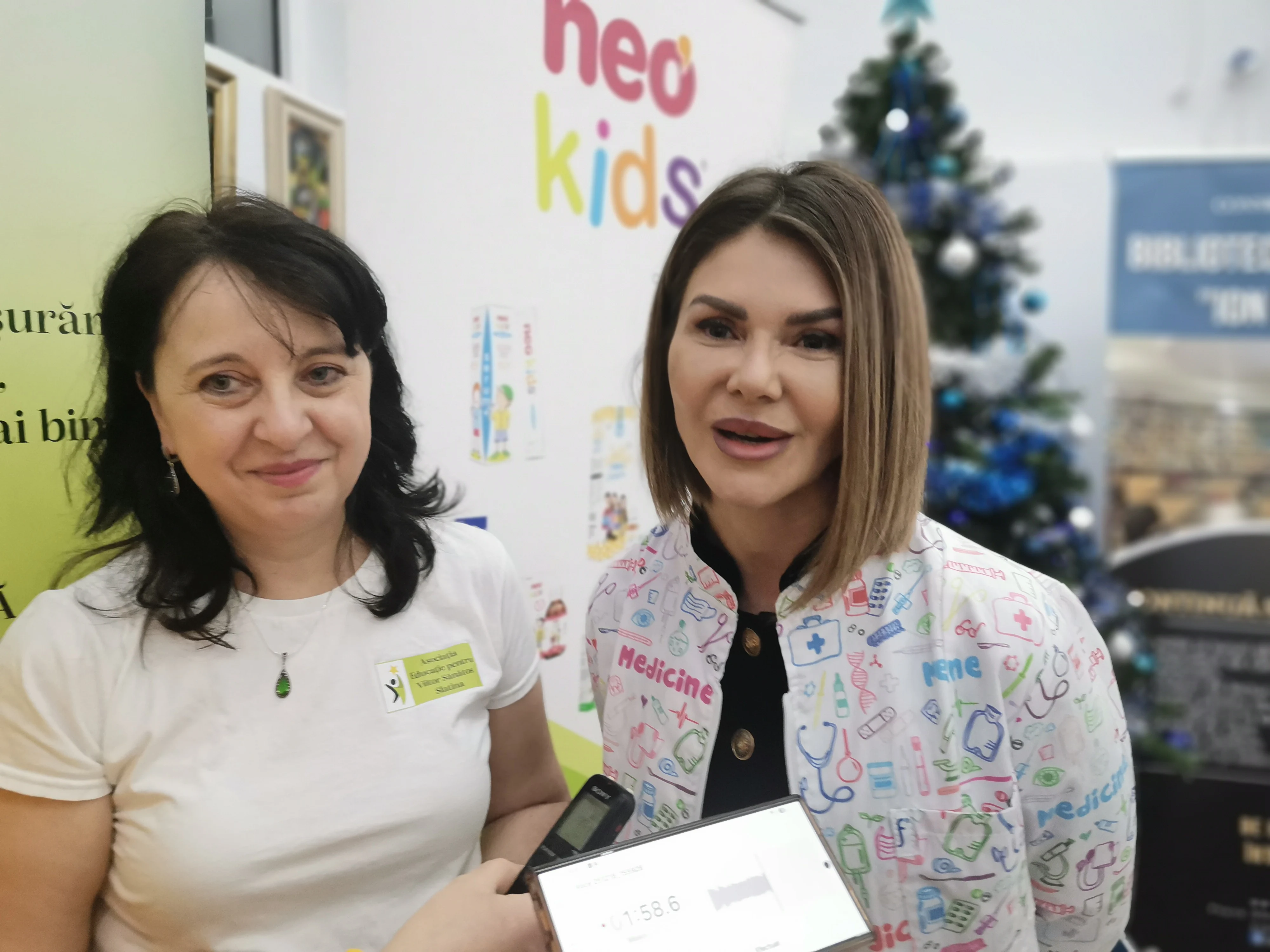 Farm. Nicoleta Dan (st.) și medicul de familie Relia Zanfirescu FOTO: Alina Mitran