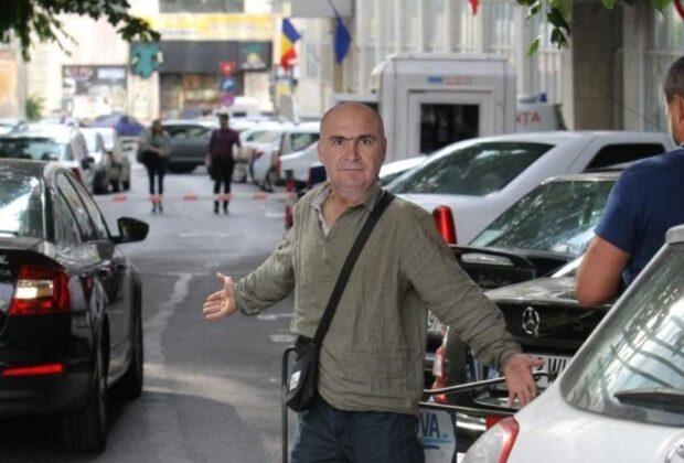 Un parcagiu chel cu o singură sprânceană cerea bani de la șoferi pretinzând că e Bolojan