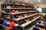 Școlile vor fi dotate cu bănci suprapuse, să încapă mai mulți elevi în clase